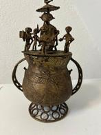 Afrikaanse bronzen pot met figuratieve deksel, Verzenden
