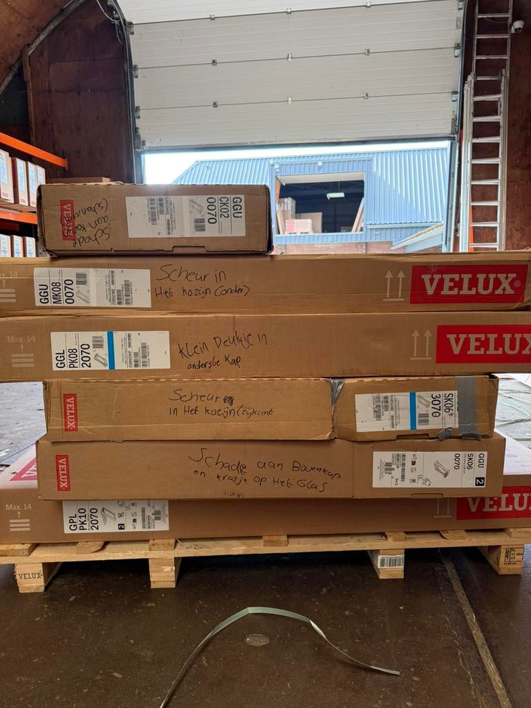 6 beschadige Velux ramen, Doe-het-zelf en Verbouw, Glas en Ramen, Ophalen of Verzenden, Zo goed als nieuw, Dakraam