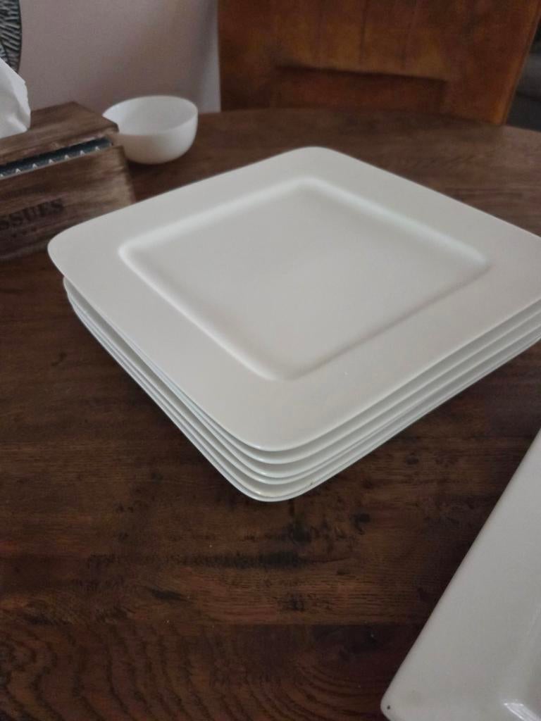 Set van 6 vierkante witte borden+ schotel, Ophalen of Verzenden, Bord(en)