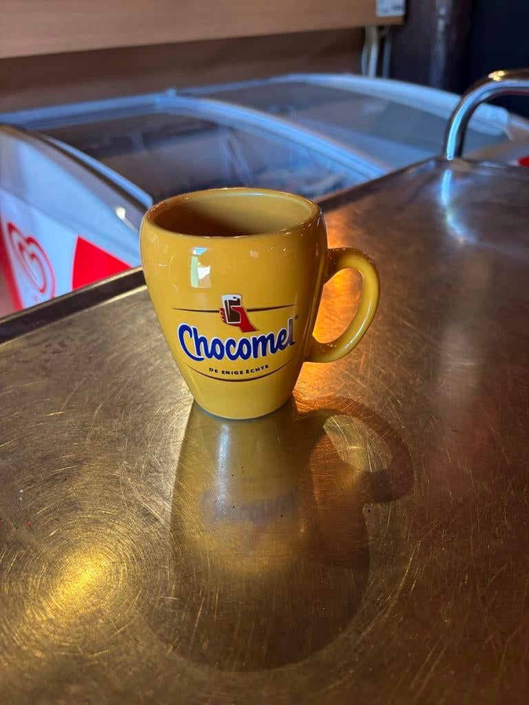 30x Nieuwe Chocomel Bekers - Perfect voor verzamelaars!, Ophalen, Keramiek, Nieuw, Overige stijlen