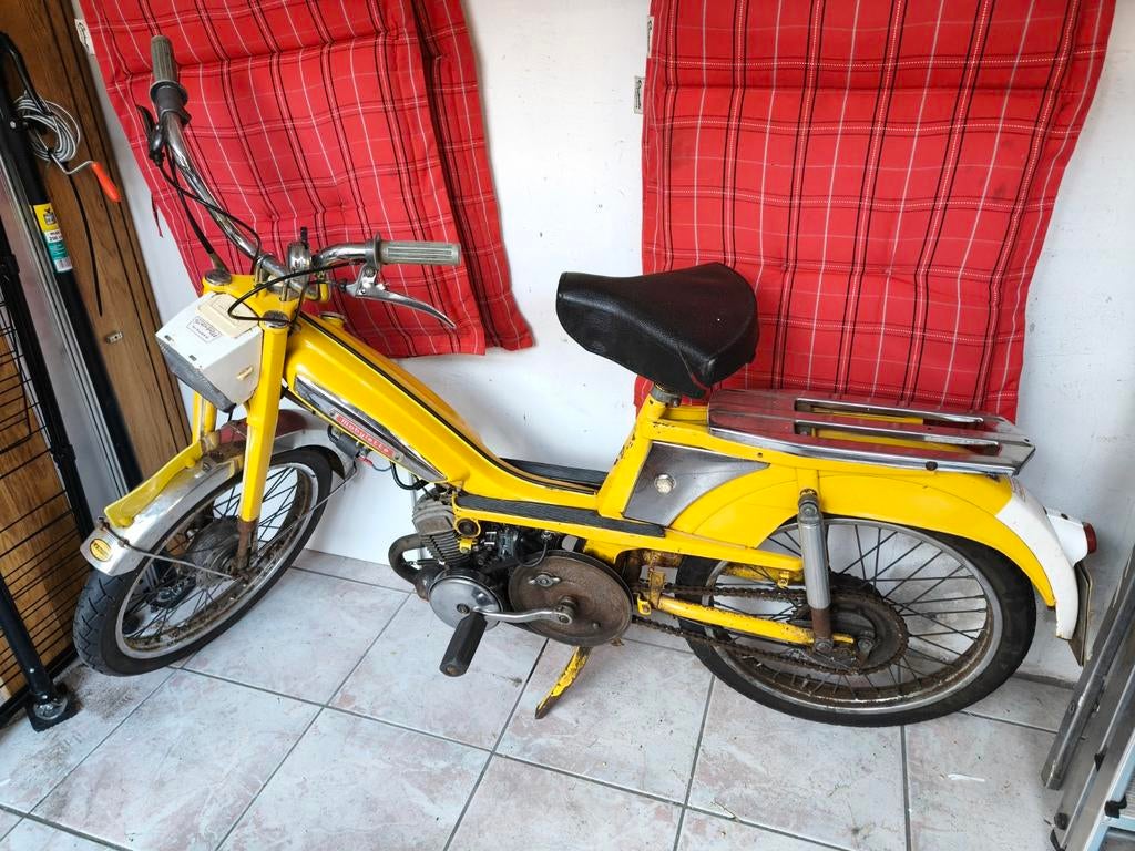 Mobylette av50 geel kenteken, Maximaal 45 km/u, 0 versnellingen, 50 cc, Ophalen