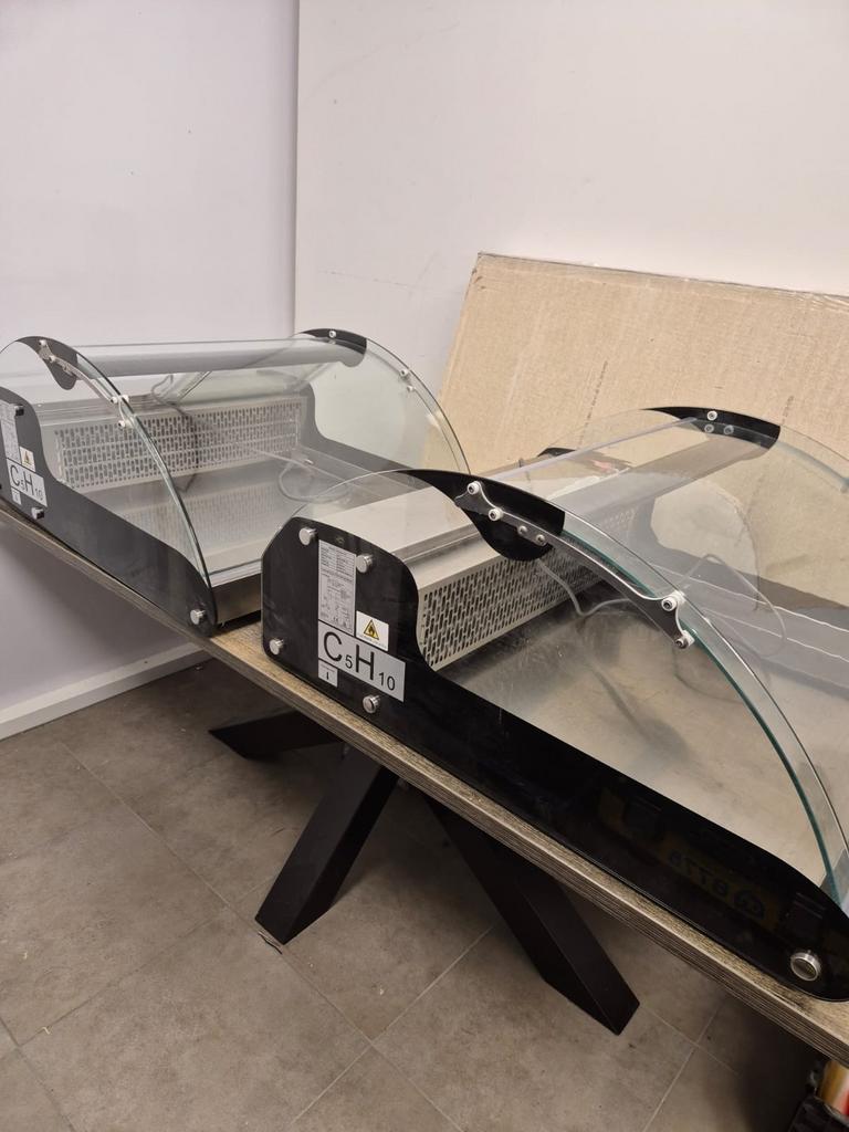 2x Gebruikte Koelvitrines - Ideaal voor Horeca, Ophalen, Minder dan 85 cm, Minder dan 75 liter, Zonder vriesvak