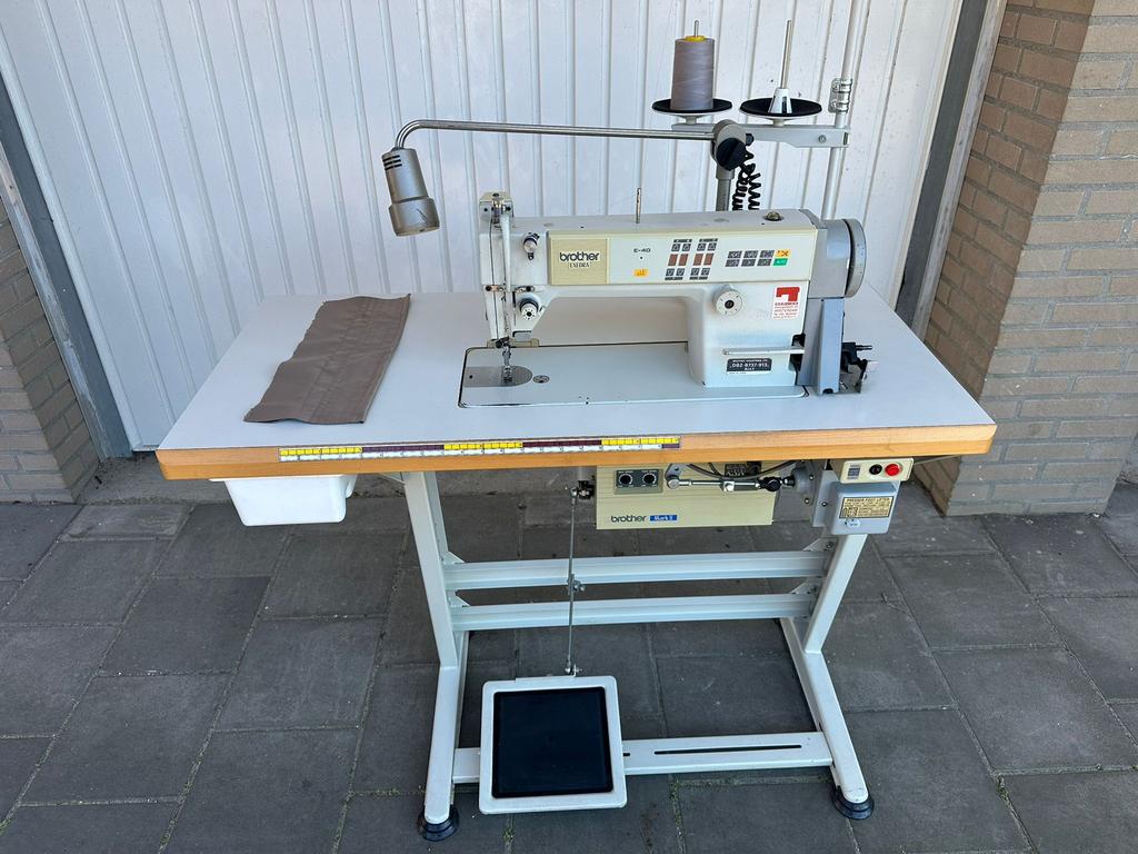 Industrie naaimachine brother E-40 full automaat, Hobby en Vrije tijd, Naaimachines en Toebehoren, Gebruikt, Ophalen of Verzenden