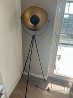 Stijlvolle zwarte vloerlamp met gouden accenten, Huis en Inrichting, Lampen | Vloerlampen, Ophalen, Zo goed als nieuw, Metaal