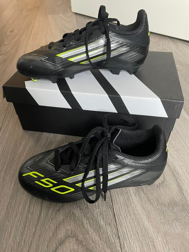 Voetbalschoenen, Sport en Fitness, Voetbal, Maat XS of kleiner, Schoenen, Ophalen of Verzenden, Zo goed als nieuw