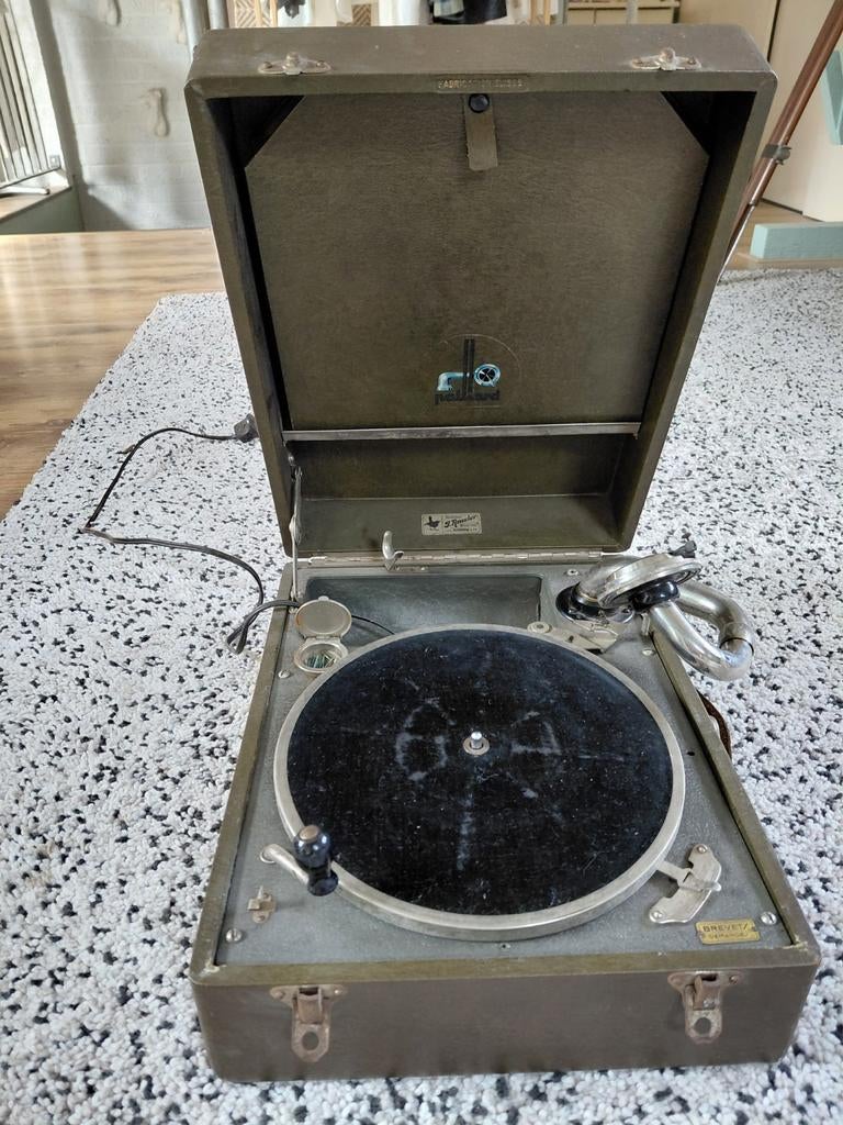 Oude grammafoon, Ophalen