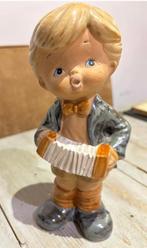 Beeldje van Paul Marshall Jongen met accordeon (21 cm), Ophalen of Verzenden, Zo goed als nieuw, Mens