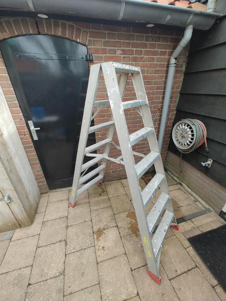 Dirks dubbel oploopbare trap 7 treeds, ruilen, Doe-het-zelf en Verbouw, Ladders en Trappen, Gebruikt, Trap, 2 tot 4 meter, Opvouwbaar of Inschuifbaar
