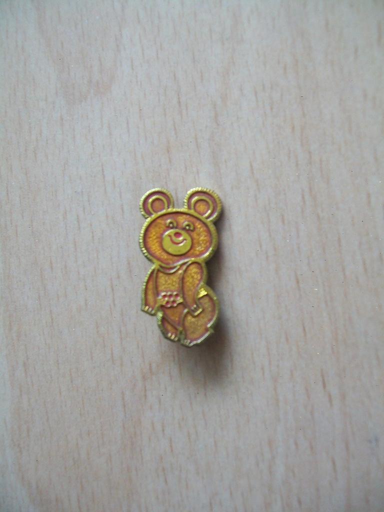 Speldje Misha vintage Olympische Zomerspelen 1980 Moskou, Verzamelen, Ophalen of Verzenden, Gebruikt, Sport, Speldje of Pin