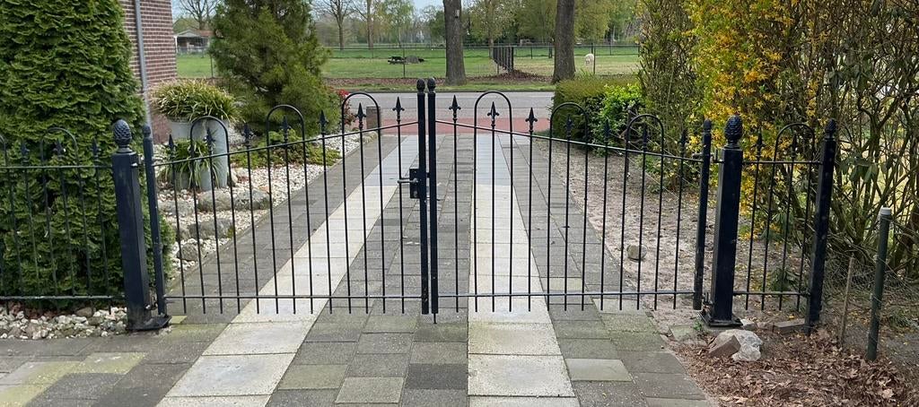 Smeedijzeren sierhekwerk inclusief inrijpoort en looppoort, Ophalen, Zo goed als nieuw, IJzer, Sierhekwerk