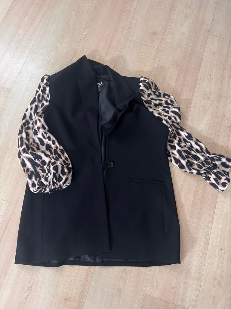 Zwarte blazer met luipaardprint mouwen, Ophalen of Verzenden, Zo goed als nieuw, Maat 42/44 (L), Zwart