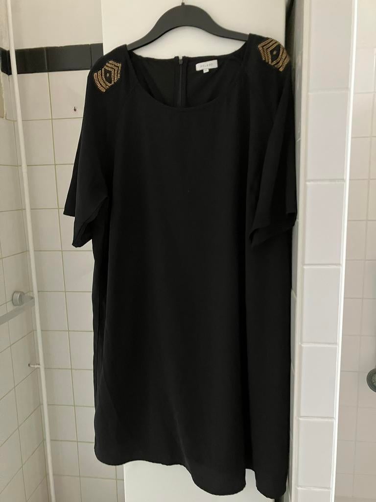 Zwarte jurk met goud Bel&Bo mt 52, Zwart, Maat 46/48 (XL) of groter, Ophalen of Verzenden, Zo goed als nieuw