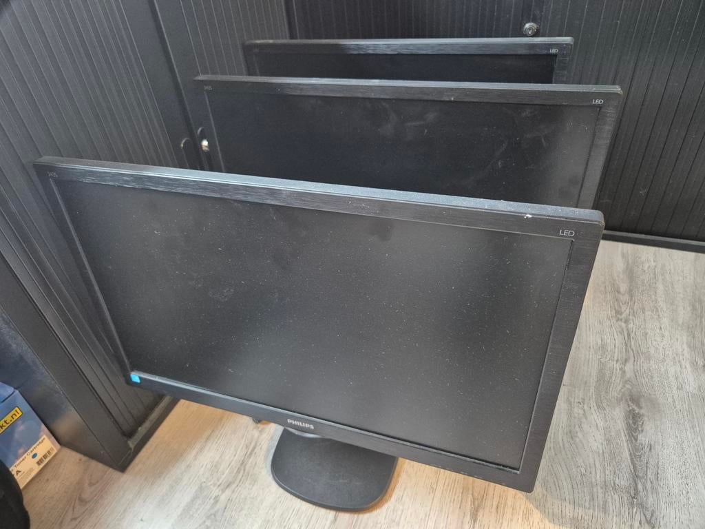 4x 24 inch monitoren (3x Philips, 1x Samsung) - Gebruikt, Computers en Software, Monitoren, Ophalen, Gebruikt, IPS, Full HD