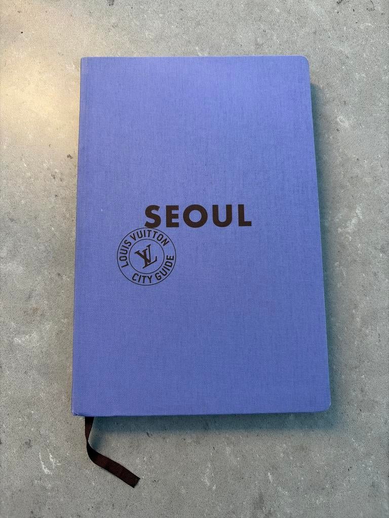 Louis Vuitton City Guide Seoul, Overige merken, Ophalen of Verzenden, Zo goed als nieuw, Reisgids of -boek