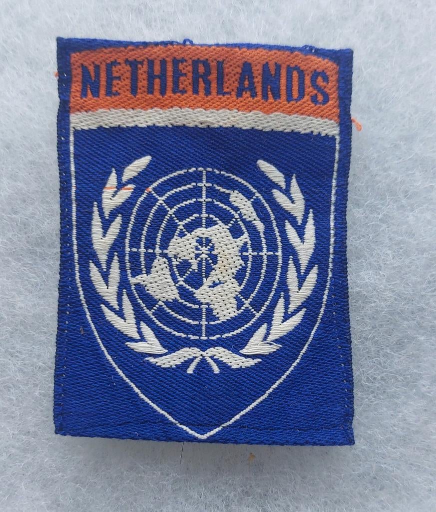 Mouwembleem UN, Verzamelen, Ophalen of Verzenden, Landmacht, Nederland, Embleem of Badge