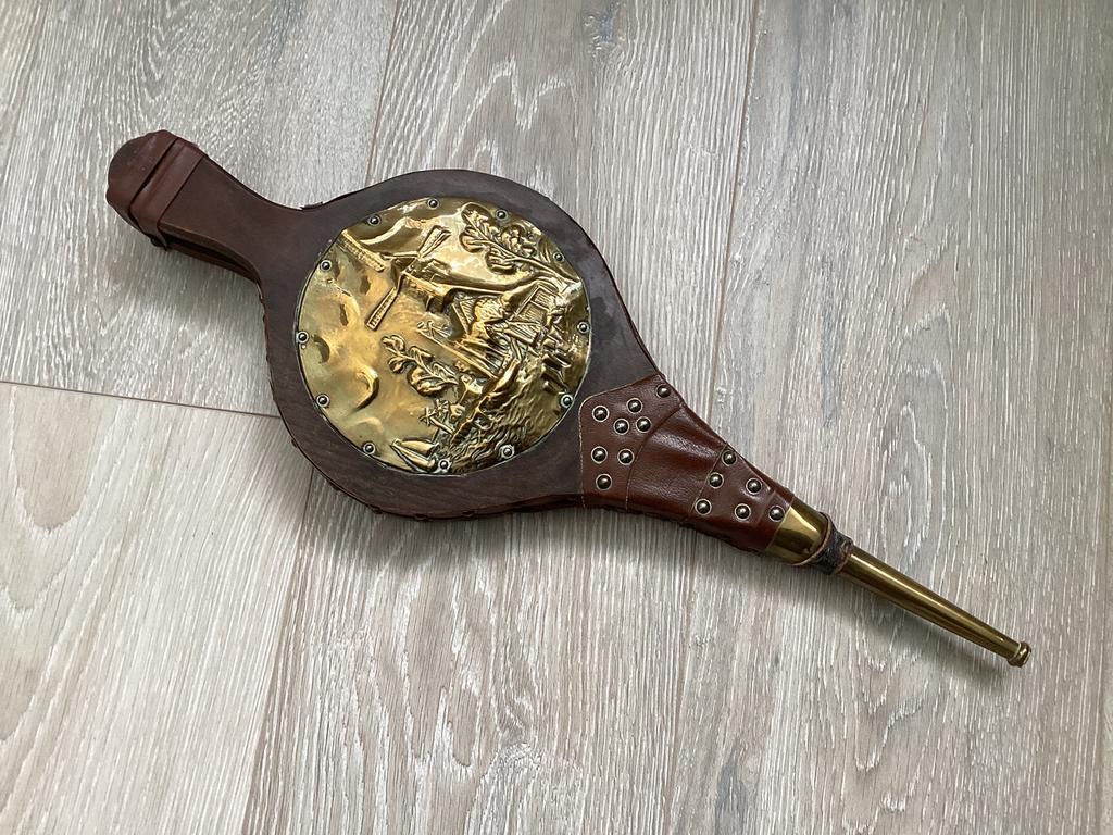 Fraaie Blaasbalg en een Antieke Bietenschop, Ophalen