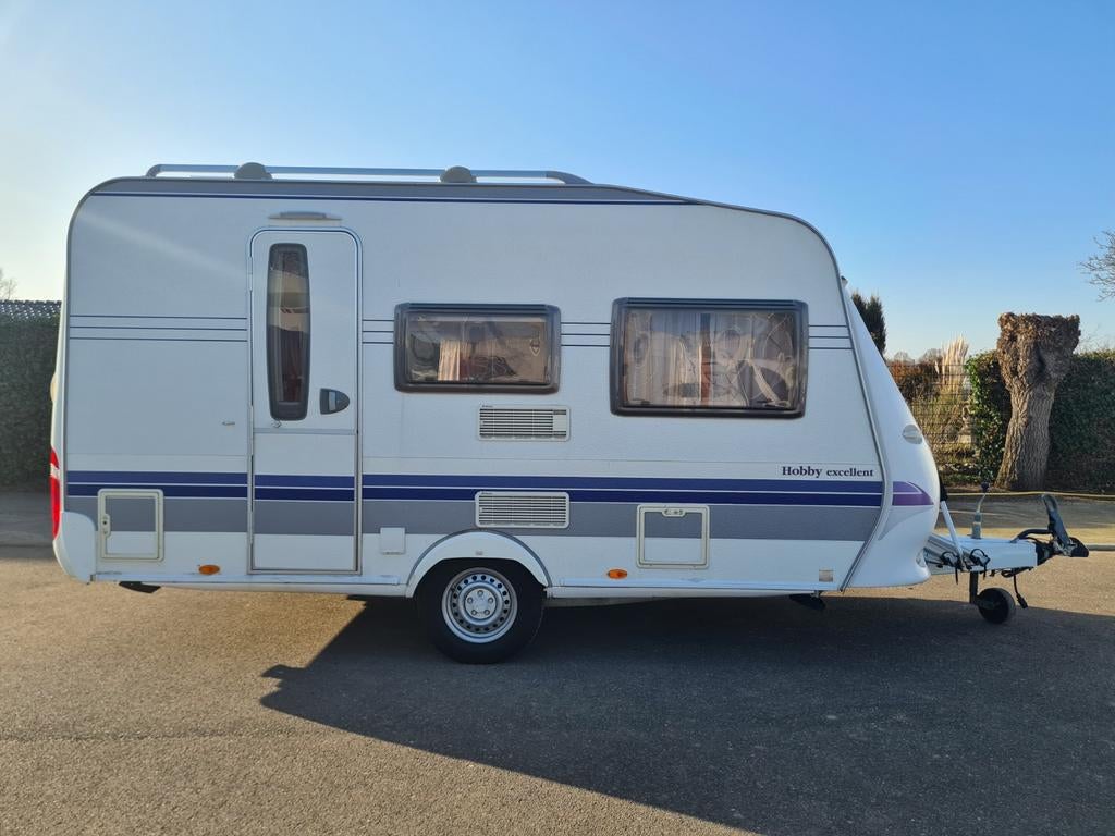 Hobby Excellent 400 ( incl. stallingsmogelijkheid), Caravans en Kamperen, Caravans, Hobby, Bedrijf, Treinzit, Schokbreker