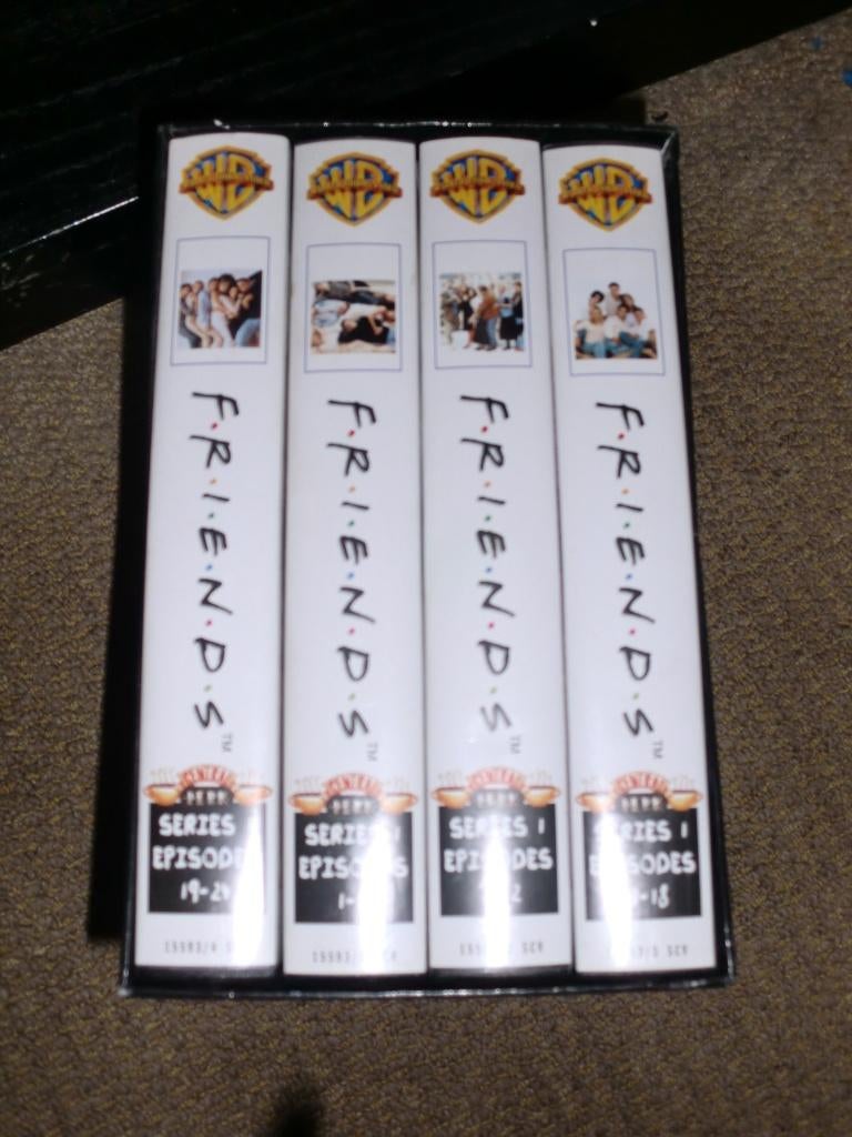 SERIE FRIENDS OP VHS, Alle leeftijden, Ophalen of Verzenden, Zo goed als nieuw, Tv-serie of Tv-programma