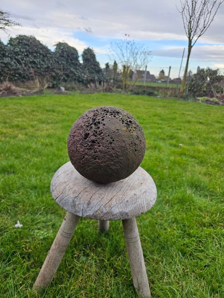 ZEER ZELDZAAM - Antieke gietijzeren kanonskogel, Ophalen of Verzenden