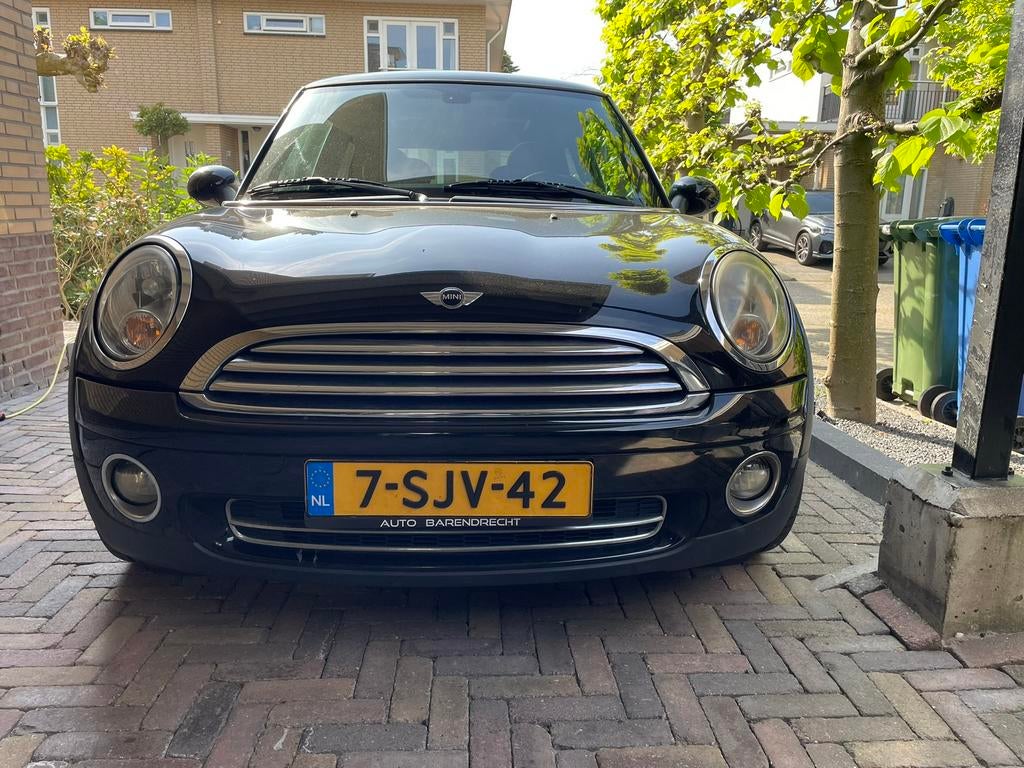 Mini (r56) 1.4 95pk 2010 Zwart, Voorwielaandrijving, Stof, Zwart, 4 stoelen