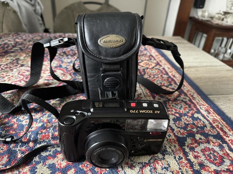 Samsung AF ZOOM 770 met Vanguard Tas Batterij is leeg., Audio, Tv en Foto, Fotocamera's Analoog, Ophalen of Verzenden, Zo goed als nieuw