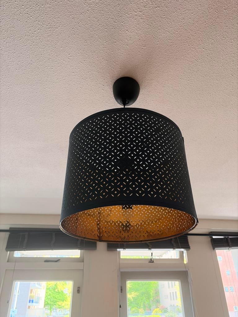 Groene hanglamp met gouden binnenkant, modern design, Huis en Inrichting, Lampen | Hanglampen, Ophalen, Zo goed als nieuw, Metaal