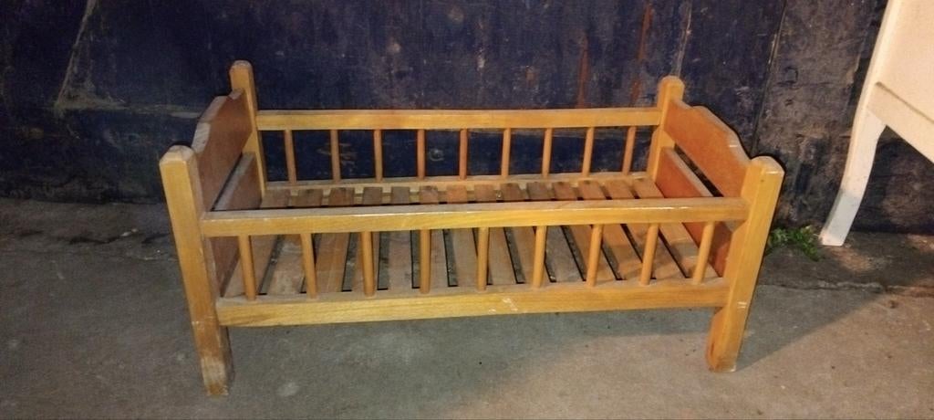 Houten poppenbedje, Ophalen, Zo goed als nieuw, Bruin, Eén