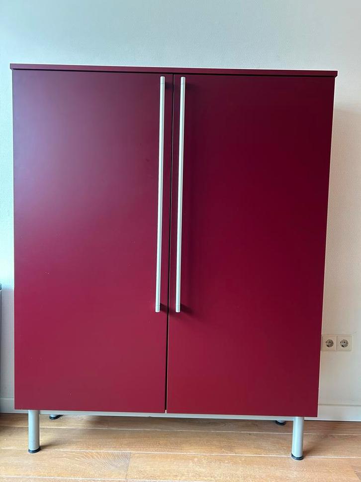 Roodbruine kast met 2 deuren en 4 planken, Huis en Inrichting, Kasten | Overige, Gebruikt, Ophalen