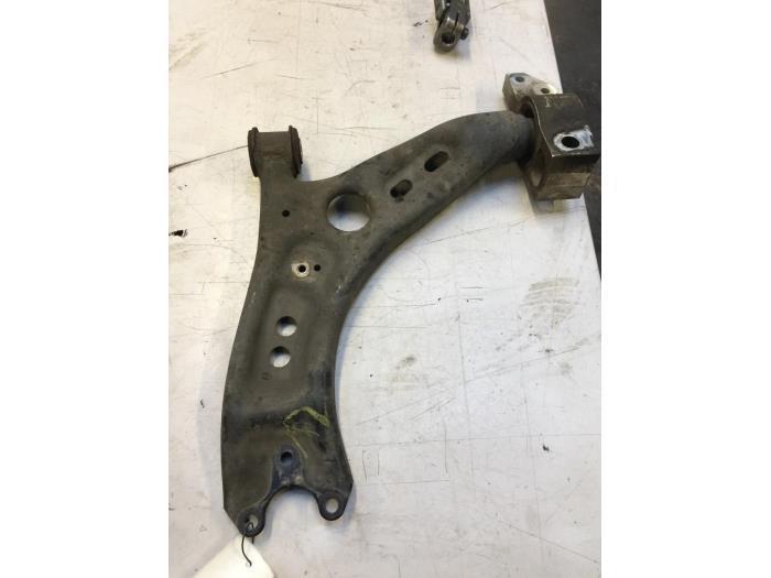 Draagarm links-voor van een Volkswagen Passat, Auto-onderdelen, Ophanging en Onderstel, Volkswagen, Gebruikt, 3 maanden garantie