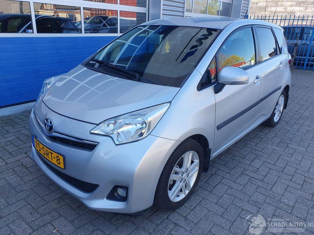 Toyota Verso-S Automaat 1.3 VVT-i Dynamic (bj 2011), Auto diversen, Schadeauto's, Automaat, 1329 cc, Toyota, Zilver of Grijs