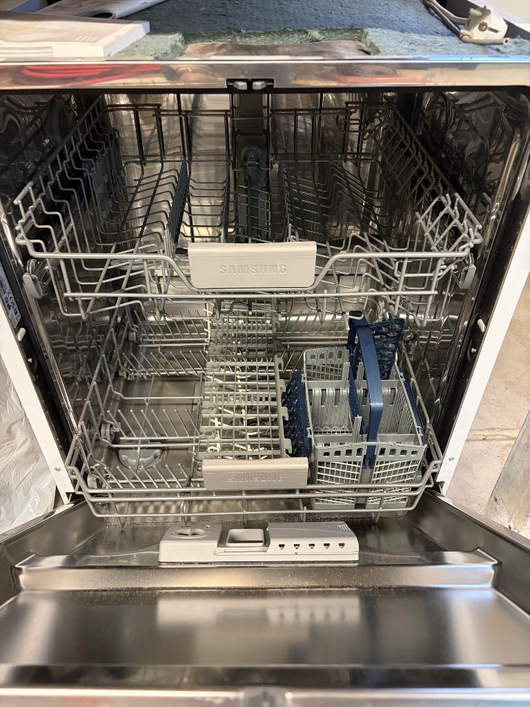 Vaatwasmachine, Witgoed en Apparatuur, Vaatwasmachines, Ophalen, Minder dan 85 cm, Tussenbouw, 14 tot 18 liter