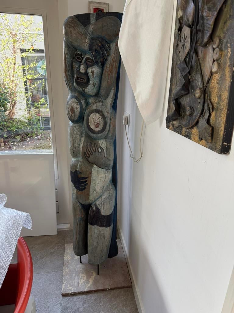 Moderne kunst Totempaal? Beschilderd en relief, Antiek en Kunst, Kunst | Beelden en Houtsnijwerken, Ophalen