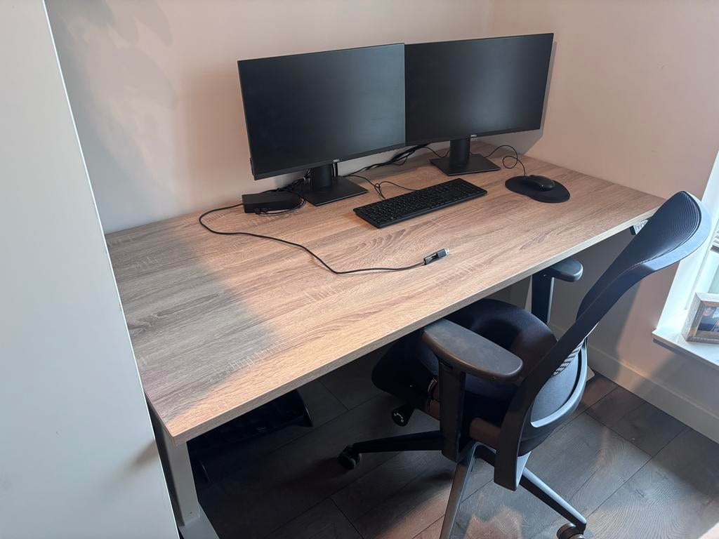 Complete thuiswerk set: Elektrisch zit-sta bureau & Dell Set, Ophalen, Elektrisch, Zo goed als nieuw