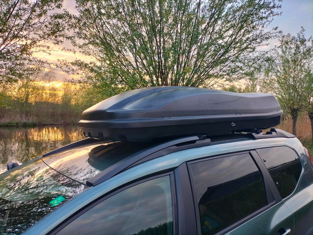 TE HUUR Farad Dakkoffer 680 liter met universele dakdragers, Ophalen