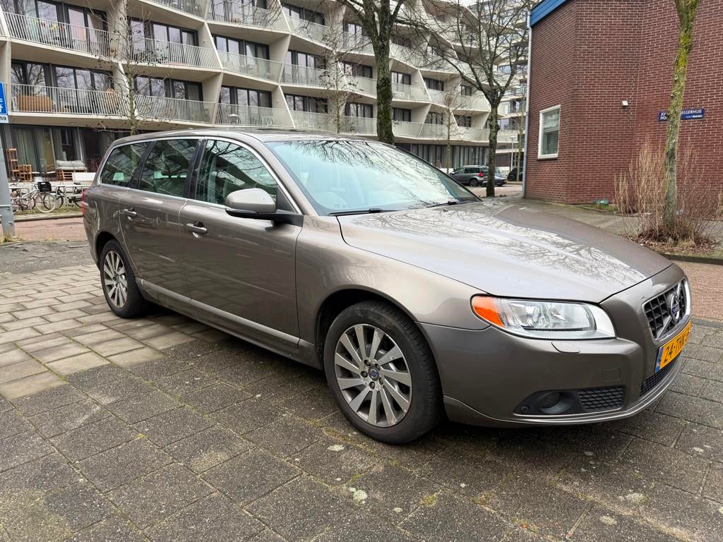 Volvo V70 1.6 T4 Limited Edition Leder Panorama Cruise NW AP, Voorwielaandrijving, 15 km/l, Gebruikt, Beige