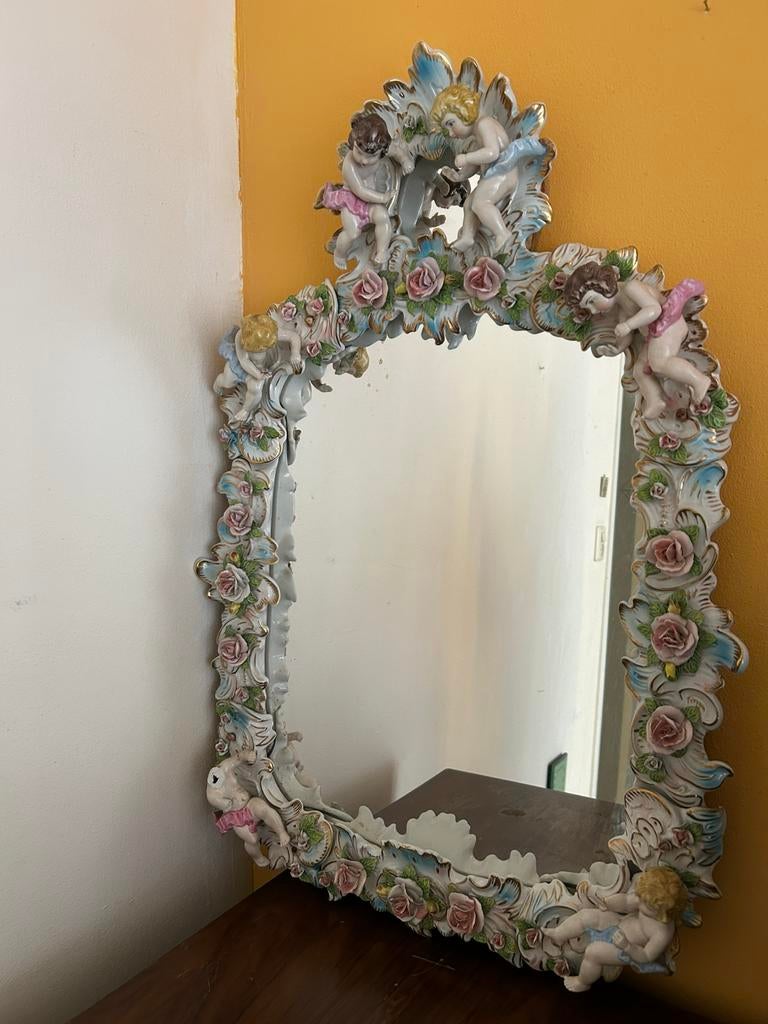 Antieke spiegel met porseleinen engeltjes – 75 x 51 cm, Ophalen, Rechthoekig