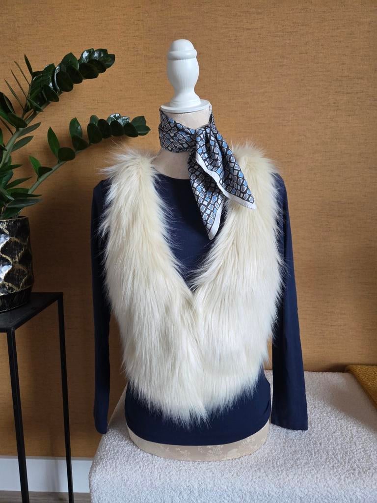 Leuk harig giletje van H&M, Kleding | Dames, Bodywarmers, Maat 38/40 (M), H&M, Beige, Ophalen of Verzenden