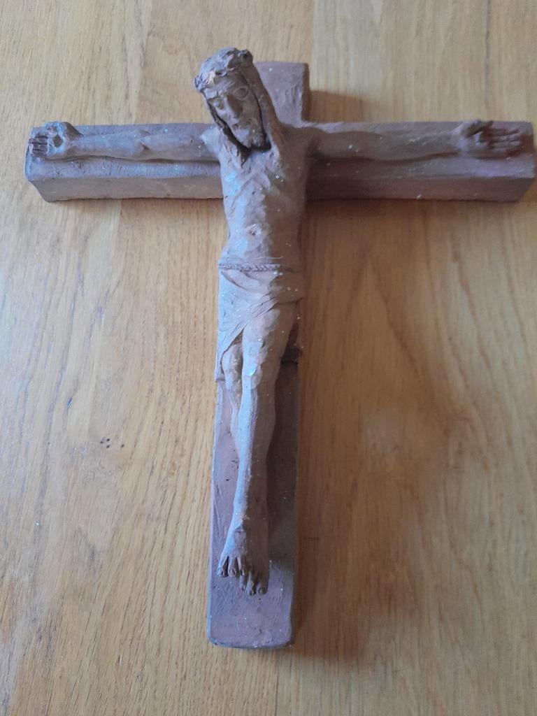 Terracotta crucifix. G. H. Antheunis., Ophalen of Verzenden