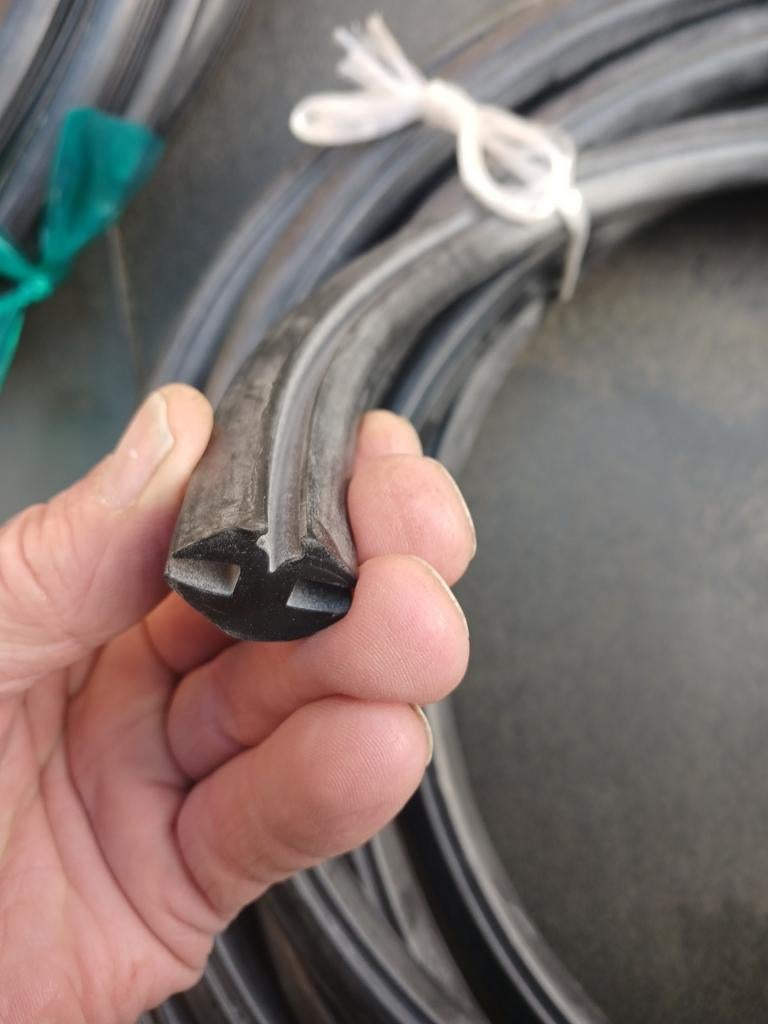 Raamrubber zwart + pees, Ophalen, Nieuw