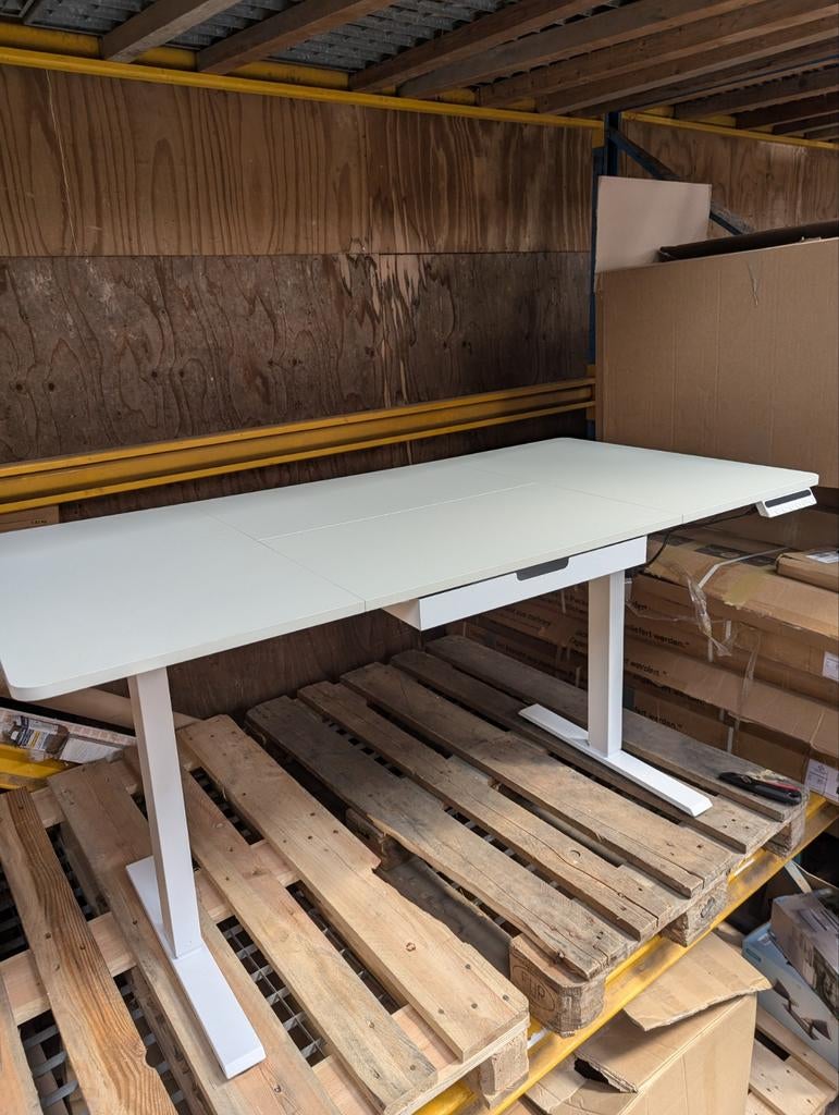 Elektrisch zit sta bureau - 140x70 cm - wit - nieuw, Huis en Inrichting, Bureaus, Ophalen, Pruisische veldweg 220 Hengelo, Metaal
