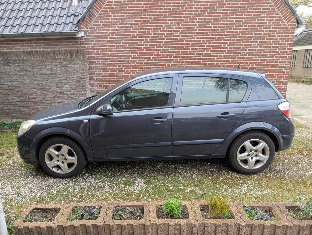 Opel Astra 1.6 16V 5D 77KW 2006 Grijs, Auto's, Opel, Voorwielaandrijving, 4 cilinders, Origineel Nederlands, 1200 kg