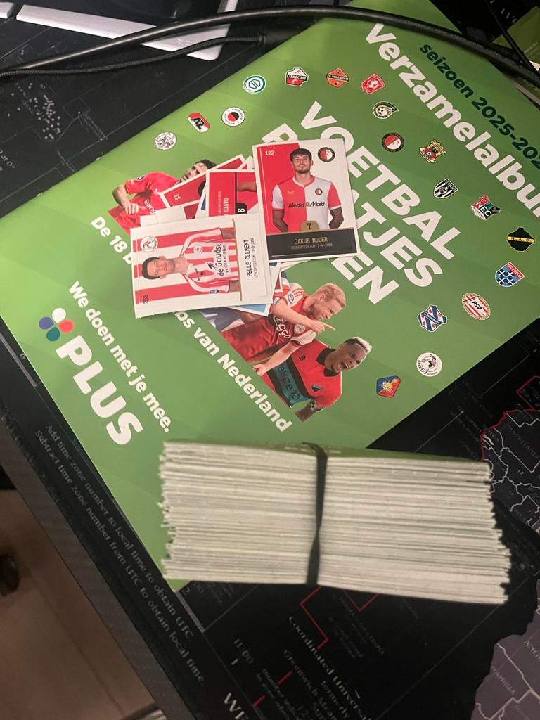 Plus voetbalplaatjes stickers - 125 stuks (ook los), Ophalen of Verzenden, Nieuw, Overige sporten, Poster, Plaatje of Sticker