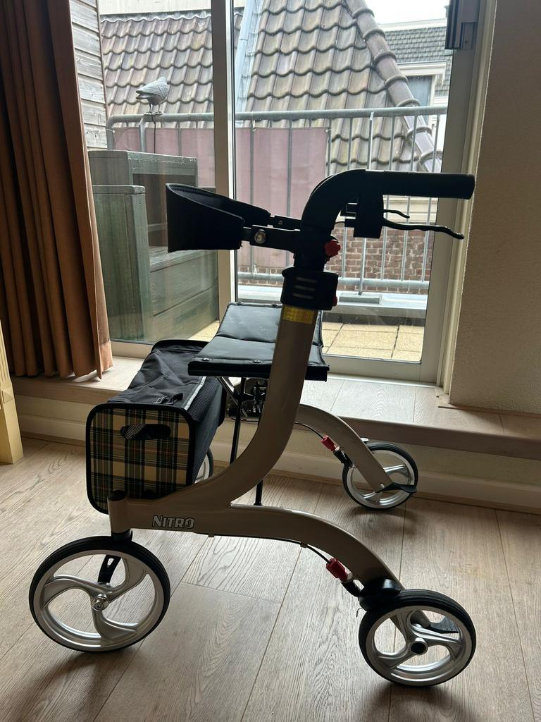 Rollator Nitro M, Diversen, Rollators, Ophalen, Zo goed als nieuw