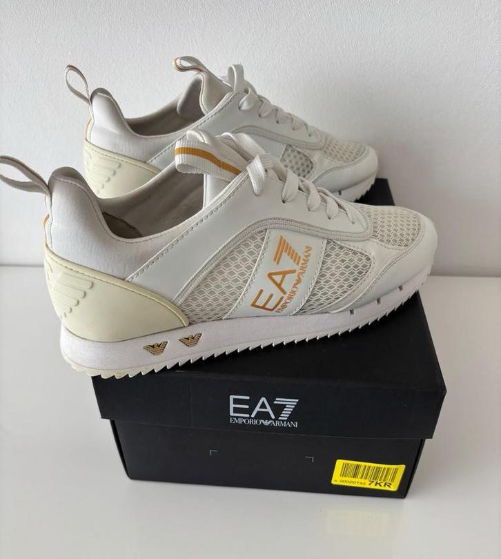 EA7 emporio armani unisex white gold schoenen maat 39,5, Wit, Ophalen of Verzenden, Sneakers of Gympen, Zo goed als nieuw