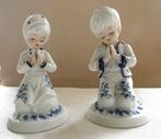 Beeldjes biddend meisje en jongetje van Porselein., Antiek en Kunst, Ophalen
