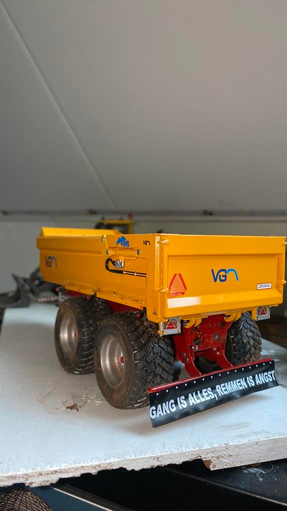 Vgm dumper, Hobby en Vrije tijd, Modelauto's | 1:32, Ophalen of Verzenden, Zo goed als nieuw, Tractor of Landbouw, Overige merken