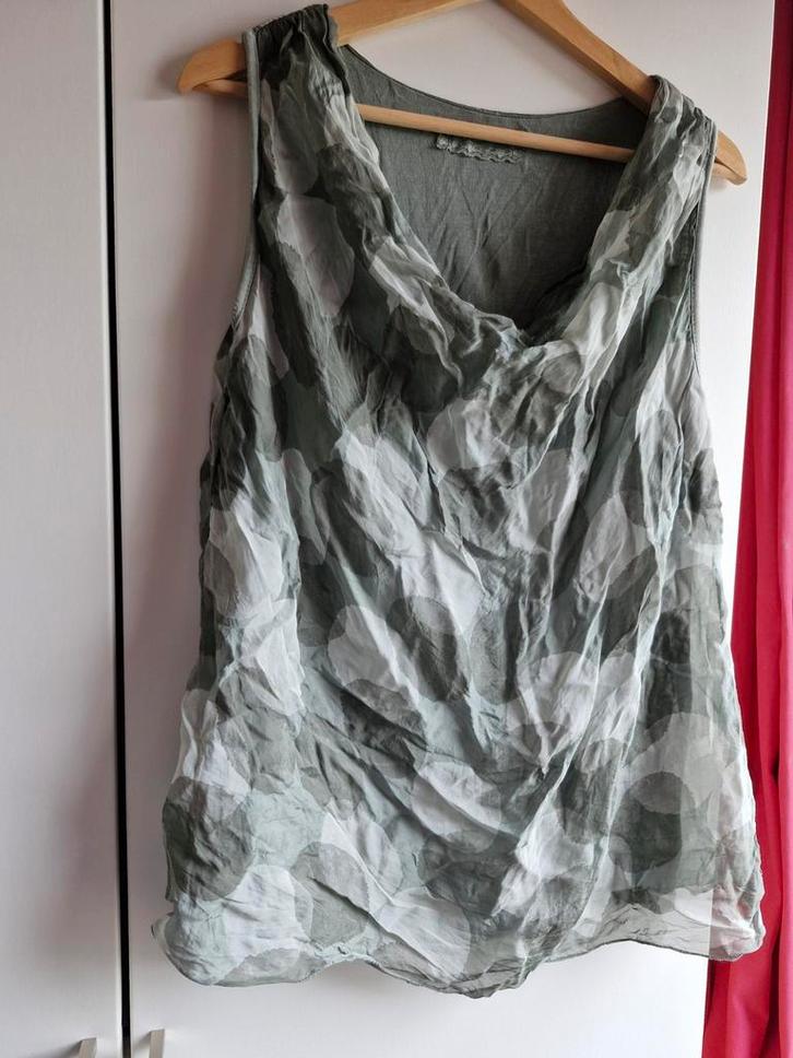 Stijlvolle top met watervalhals - Groen/wit patroon, Kleding | Dames, Tops, Zo goed als nieuw, Maat 38/40 (M), Groen, Zonder mouw