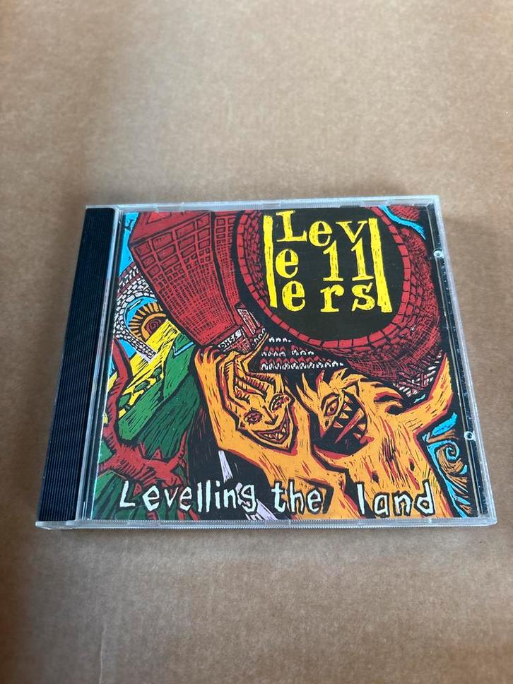 The Levellers - Levelling the Land - CD, Cd's en Dvd's, Cd's | Overige Cd's, Zo goed als nieuw, Ophalen of Verzenden