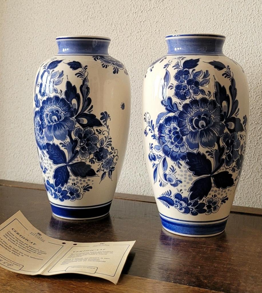 Twee Delfts blauwe vazen inclusief certificaat, Antiek en Kunst, Ophalen