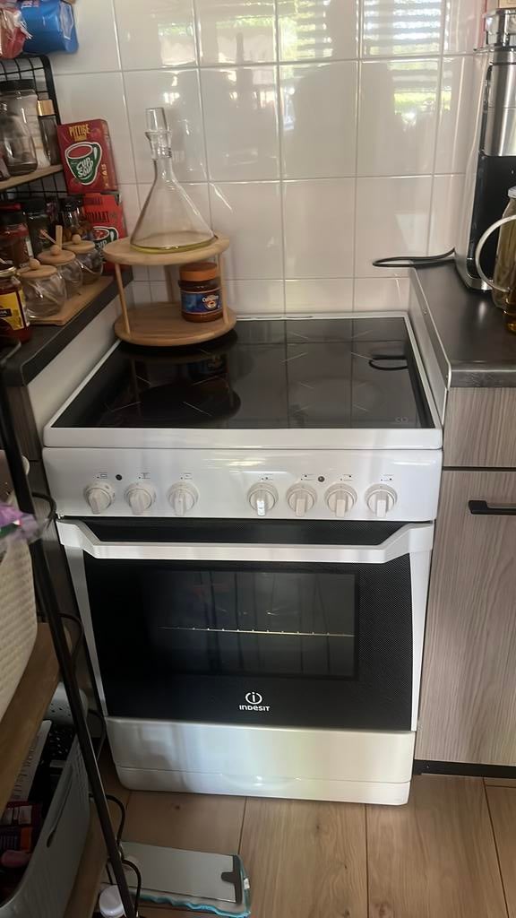 Beko Elektrische fornuis, Witgoed en Apparatuur, Fornuizen, Keramisch, Zo goed als nieuw, Vrijstaand, 85 tot 90 cm